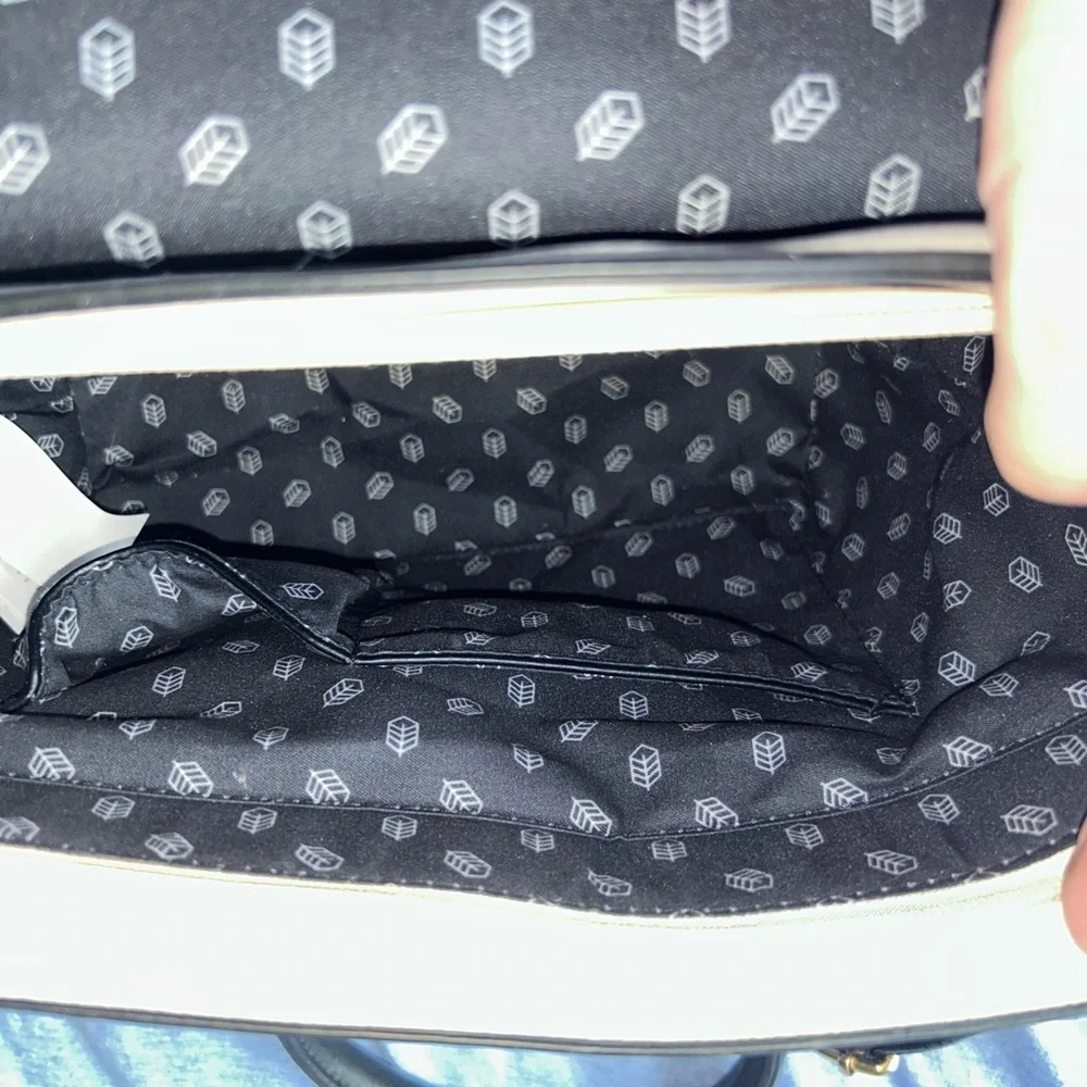 Call it Spring Handbag - Picture 4 of 8